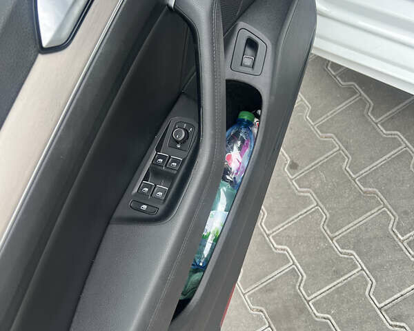 Білий Фольксваген Пассат, об'ємом двигуна 1.97 л та пробігом 260 тис. км за 20000 $, фото 10 на Automoto.ua