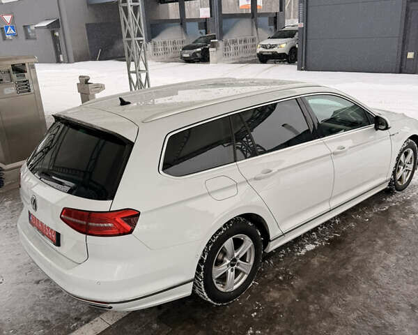 Белый Фольксваген Пассат, объемом двигателя 2 л и пробегом 266 тыс. км за 19200 $, фото 7 на Automoto.ua