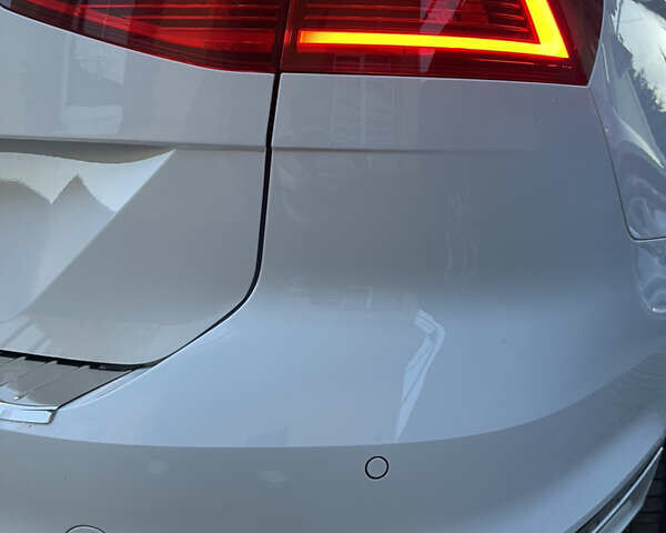 Белый Фольксваген Пассат, объемом двигателя 2 л и пробегом 212 тыс. км за 19500 $, фото 5 на Automoto.ua