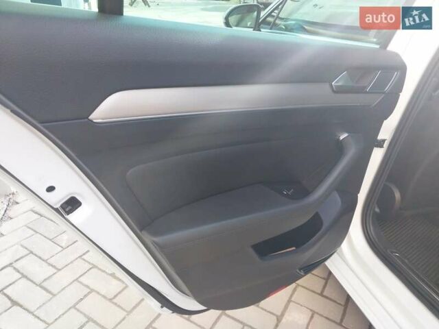 Белый Фольксваген Пассат, объемом двигателя 1.97 л и пробегом 203 тыс. км за 25200 $, фото 36 на Automoto.ua