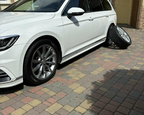 Белый Фольксваген Пассат, объемом двигателя 2 л и пробегом 212 тыс. км за 19500 $, фото 61 на Automoto.ua