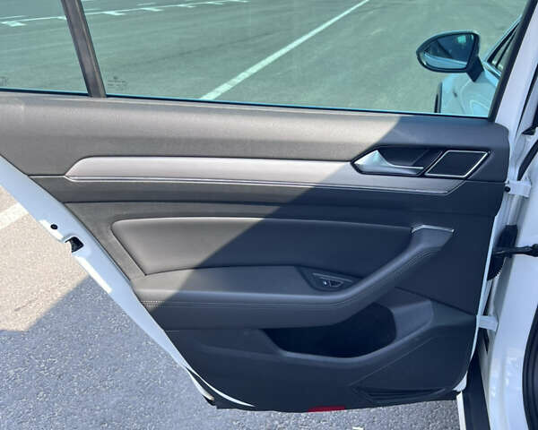 Белый Фольксваген Пассат, объемом двигателя 2 л и пробегом 205 тыс. км за 22200 $, фото 31 на Automoto.ua