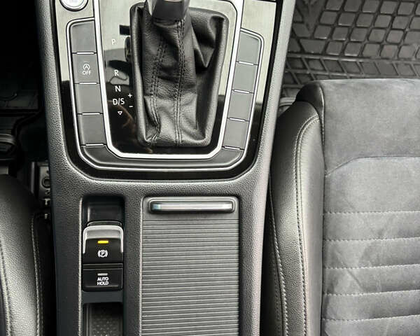 Белый Фольксваген Пассат, объемом двигателя 1.97 л и пробегом 268 тыс. км за 17890 $, фото 67 на Automoto.ua