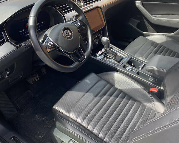 Белый Фольксваген Пассат, объемом двигателя 1.97 л и пробегом 174 тыс. км за 22000 $, фото 8 на Automoto.ua