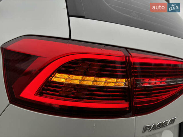Белый Фольксваген Пассат, объемом двигателя 1.97 л и пробегом 268 тыс. км за 17890 $, фото 31 на Automoto.ua