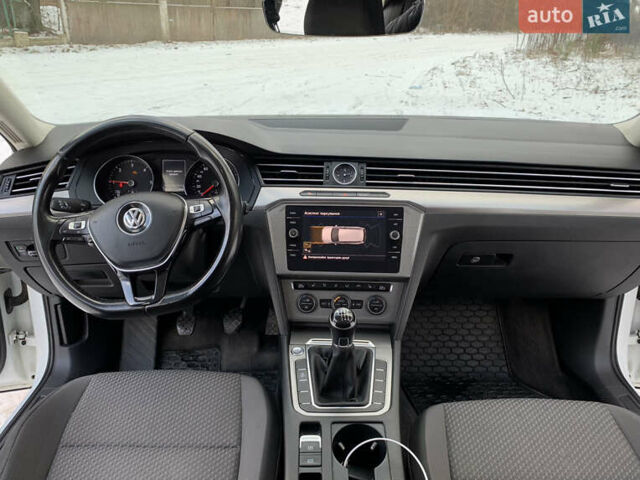 Білий Фольксваген Пассат, об'ємом двигуна 1.97 л та пробігом 229 тис. км за 12500 $, фото 17 на Automoto.ua