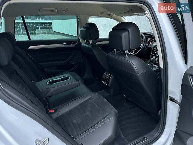 Білий Фольксваген Пассат, об'ємом двигуна 1.97 л та пробігом 239 тис. км за 19500 $, фото 50 на Automoto.ua