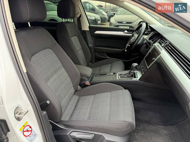 Белый Фольксваген Пассат, объемом двигателя 1.97 л и пробегом 188 тыс. км за 17550 $, фото 22 на Automoto.ua