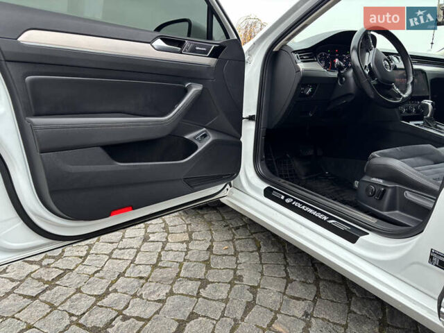 Белый Фольксваген Пассат, объемом двигателя 1.97 л и пробегом 268 тыс. км за 17890 $, фото 42 на Automoto.ua