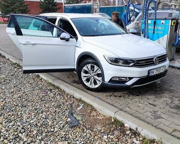Белый Фольксваген Пассат, объемом двигателя 1.97 л и пробегом 193 тыс. км за 22999 $, фото 5 на Automoto.ua