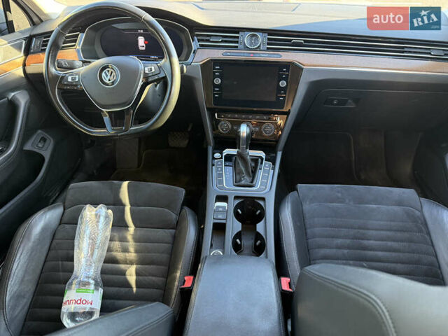 Білий Фольксваген Пассат, об'ємом двигуна 1.8 л та пробігом 179 тис. км за 18800 $, фото 37 на Automoto.ua