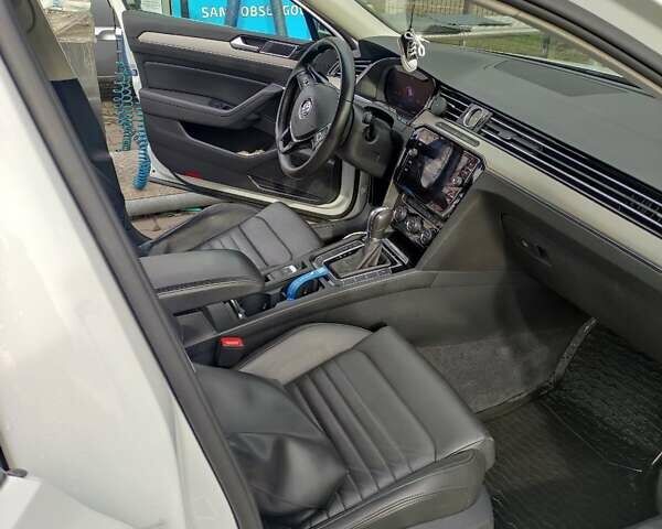 Белый Фольксваген Пассат, объемом двигателя 1.97 л и пробегом 193 тыс. км за 22999 $, фото 13 на Automoto.ua