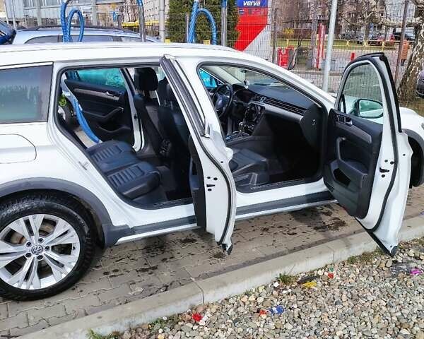 Белый Фольксваген Пассат, объемом двигателя 1.97 л и пробегом 193 тыс. км за 22999 $, фото 4 на Automoto.ua