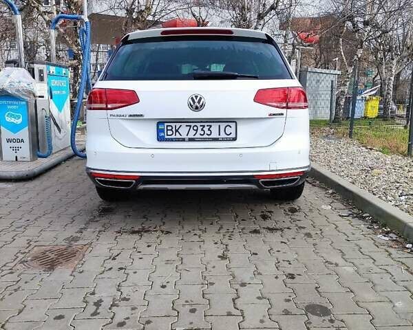 Белый Фольксваген Пассат, объемом двигателя 1.97 л и пробегом 193 тыс. км за 22999 $, фото 6 на Automoto.ua