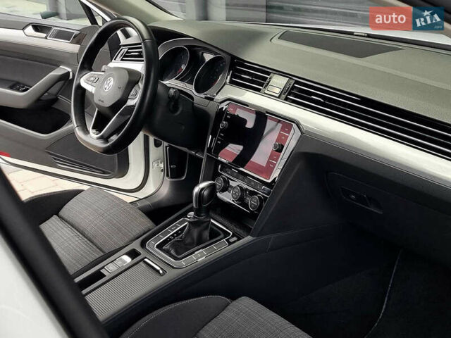 Белый Фольксваген Пассат, объемом двигателя 2 л и пробегом 225 тыс. км за 17800 $, фото 26 на Automoto.ua