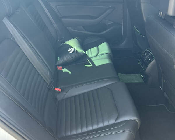 Белый Фольксваген Пассат, объемом двигателя 1.97 л и пробегом 180 тыс. км за 23199 $, фото 20 на Automoto.ua