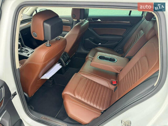 Белый Фольксваген Пассат, объемом двигателя 1.97 л и пробегом 185 тыс. км за 19500 $, фото 6 на Automoto.ua