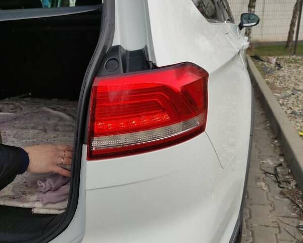 Белый Фольксваген Пассат, объемом двигателя 1.97 л и пробегом 193 тыс. км за 22999 $, фото 9 на Automoto.ua