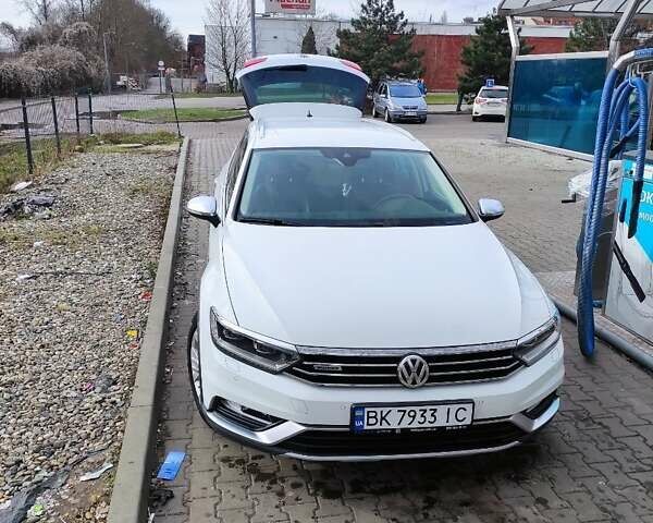 Белый Фольксваген Пассат, объемом двигателя 1.97 л и пробегом 193 тыс. км за 22999 $, фото 33 на Automoto.ua