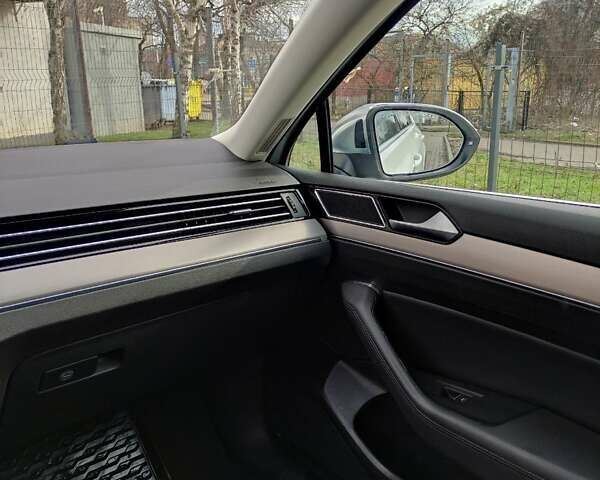 Белый Фольксваген Пассат, объемом двигателя 1.97 л и пробегом 193 тыс. км за 22999 $, фото 28 на Automoto.ua