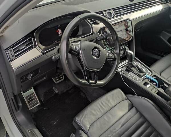 Белый Фольксваген Пассат, объемом двигателя 1.97 л и пробегом 193 тыс. км за 22999 $, фото 16 на Automoto.ua