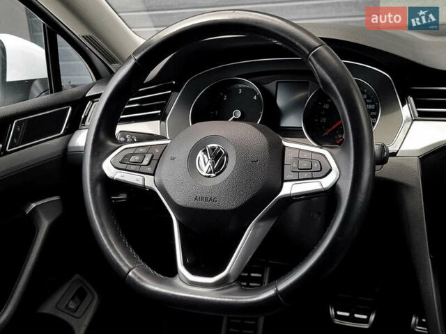 Белый Фольксваген Пассат, объемом двигателя 2 л и пробегом 225 тыс. км за 17800 $, фото 36 на Automoto.ua