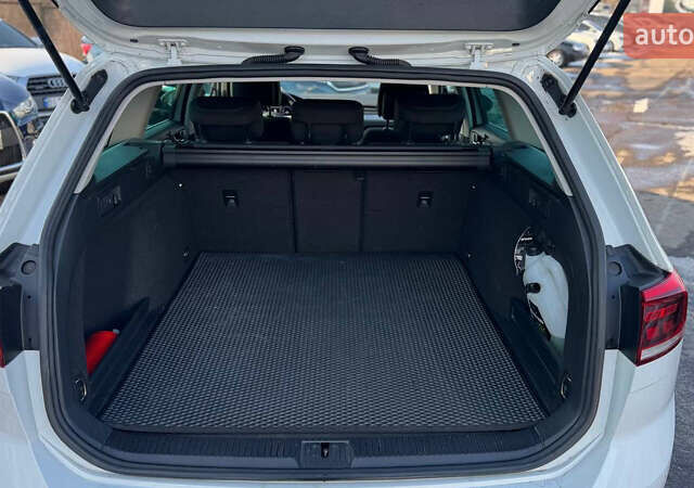 Білий Фольксваген Пассат, об'ємом двигуна 1.97 л та пробігом 201 тис. км за 23000 $, фото 24 на Automoto.ua