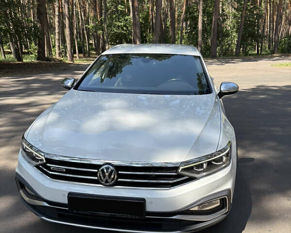 Белый Фольксваген Пассат, объемом двигателя 1.97 л и пробегом 162 тыс. км за 27900 $, фото 1 на Automoto.ua