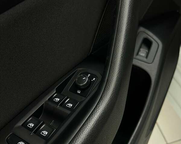 Белый Фольксваген Пассат, объемом двигателя 1.97 л и пробегом 260 тыс. км за 21000 $, фото 21 на Automoto.ua