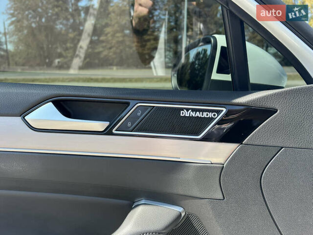 Белый Фольксваген Пассат, объемом двигателя 1.97 л и пробегом 180 тыс. км за 23199 $, фото 14 на Automoto.ua