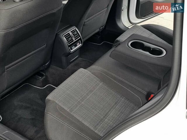 Белый Фольксваген Пассат, объемом двигателя 2 л и пробегом 225 тыс. км за 17800 $, фото 29 на Automoto.ua