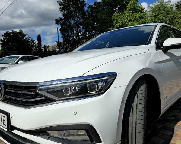 Белый Фольксваген Пассат, объемом двигателя 1.98 л и пробегом 212 тыс. км за 19300 $, фото 1 на Automoto.ua