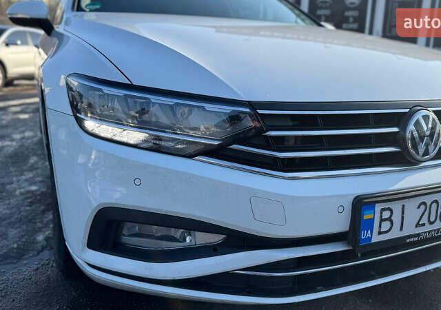 Білий Фольксваген Пассат, об'ємом двигуна 1.97 л та пробігом 201 тис. км за 23000 $, фото 4 на Automoto.ua