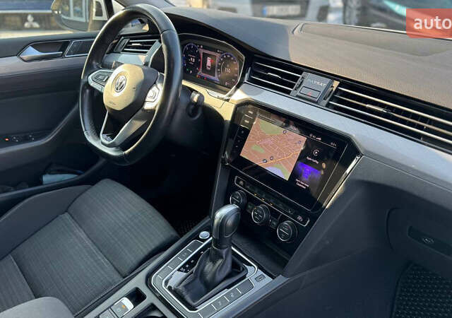 Білий Фольксваген Пассат, об'ємом двигуна 1.97 л та пробігом 201 тис. км за 23000 $, фото 11 на Automoto.ua