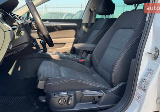 Білий Фольксваген Пассат, об'ємом двигуна 1.97 л та пробігом 201 тис. км за 23000 $, фото 21 на Automoto.ua