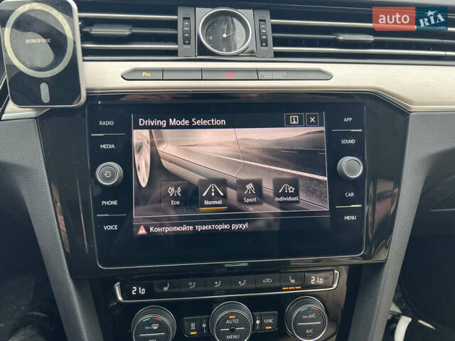 Белый Фольксваген Пассат, объемом двигателя 1.97 л и пробегом 180 тыс. км за 23199 $, фото 24 на Automoto.ua