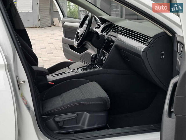 Белый Фольксваген Пассат, объемом двигателя 2 л и пробегом 225 тыс. км за 17800 $, фото 27 на Automoto.ua