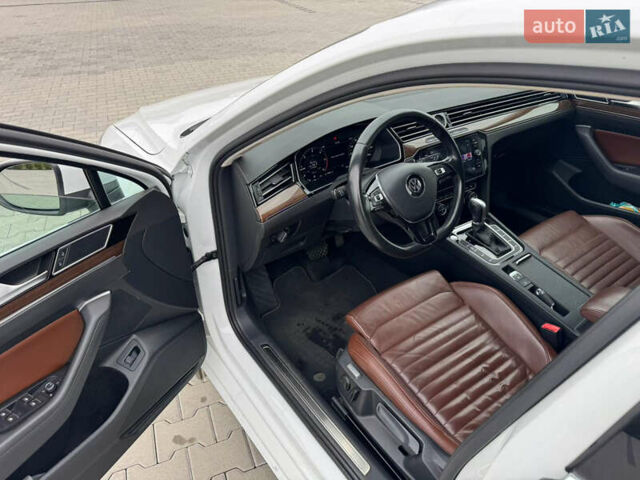 Белый Фольксваген Пассат, объемом двигателя 1.97 л и пробегом 185 тыс. км за 19500 $, фото 5 на Automoto.ua