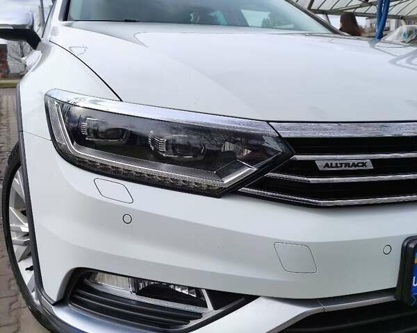 Белый Фольксваген Пассат, объемом двигателя 1.97 л и пробегом 193 тыс. км за 22999 $, фото 7 на Automoto.ua