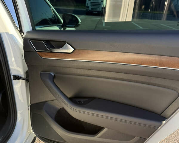 Білий Фольксваген Пассат, об'ємом двигуна 1.8 л та пробігом 179 тис. км за 18800 $, фото 29 на Automoto.ua