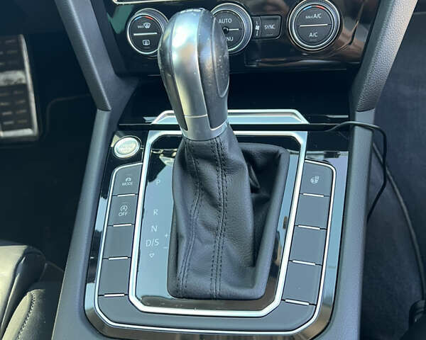 Белый Фольксваген Пассат, объемом двигателя 1.97 л и пробегом 180 тыс. км за 23199 $, фото 21 на Automoto.ua