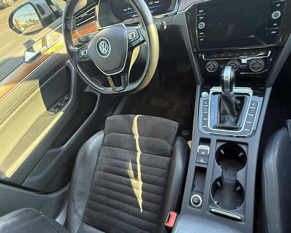 Білий Фольксваген Пассат, об'ємом двигуна 1.8 л та пробігом 179 тис. км за 18800 $, фото 18 на Automoto.ua