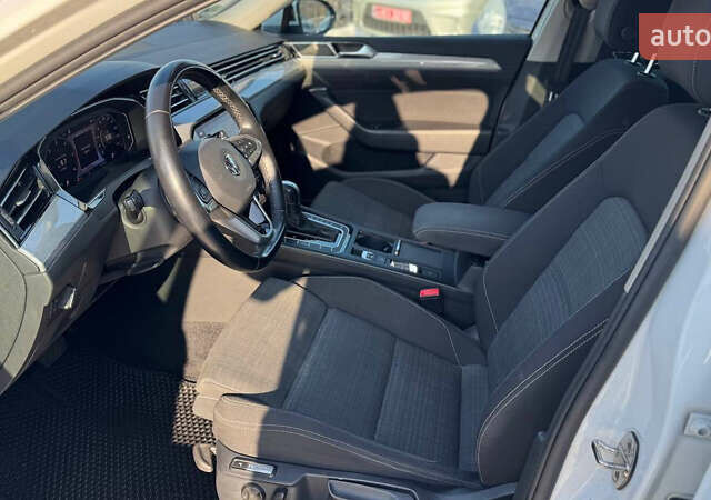 Білий Фольксваген Пассат, об'ємом двигуна 1.97 л та пробігом 201 тис. км за 23000 $, фото 22 на Automoto.ua