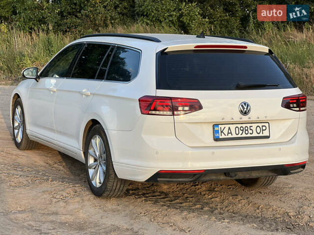 Белый Фольксваген Пассат, объемом двигателя 2 л и пробегом 225 тыс. км за 17800 $, фото 7 на Automoto.ua