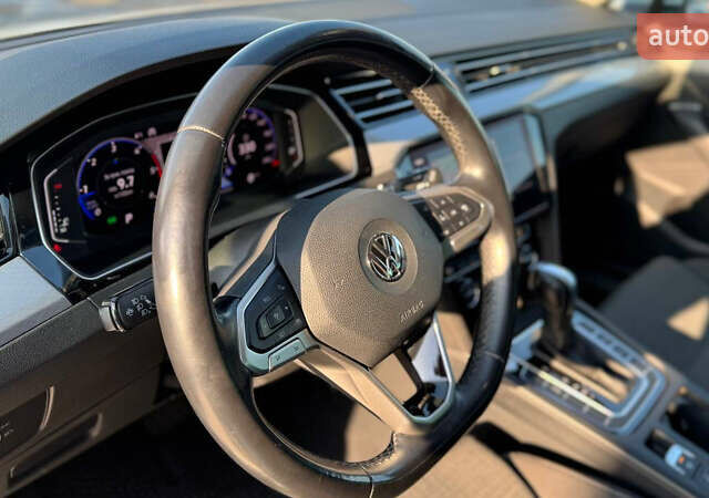 Білий Фольксваген Пассат, об'ємом двигуна 1.97 л та пробігом 201 тис. км за 23000 $, фото 17 на Automoto.ua