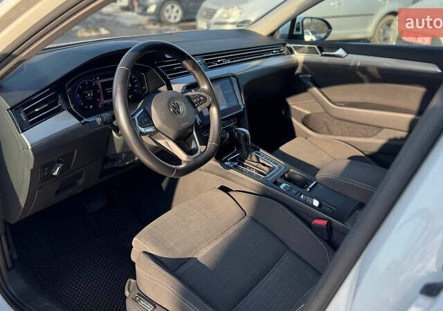 Білий Фольксваген Пассат, об'ємом двигуна 1.97 л та пробігом 201 тис. км за 23000 $, фото 23 на Automoto.ua