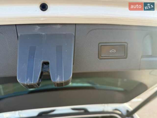 Білий Фольксваген Пассат, об'ємом двигуна 1.8 л та пробігом 179 тис. км за 18800 $, фото 23 на Automoto.ua