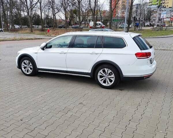 Белый Фольксваген Пассат, объемом двигателя 1.97 л и пробегом 193 тыс. км за 22999 $, фото 30 на Automoto.ua