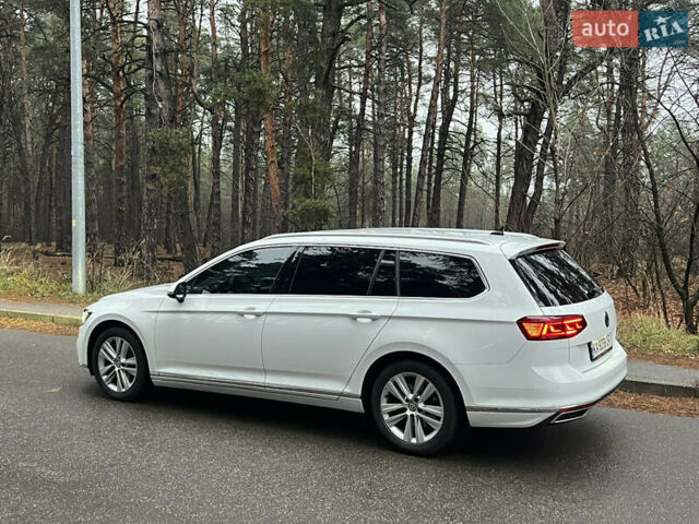 Белый Фольксваген Пассат, объемом двигателя 2 л и пробегом 205 тыс. км за 21955 $, фото 18 на Automoto.ua