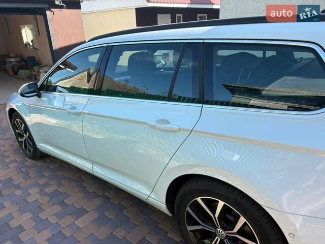 Белый Фольксваген Пассат, объемом двигателя 1.97 л и пробегом 172 тыс. км за 25700 $, фото 11 на Automoto.ua